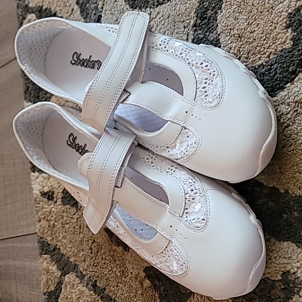 New Sketchers White Lace Mary Jane's